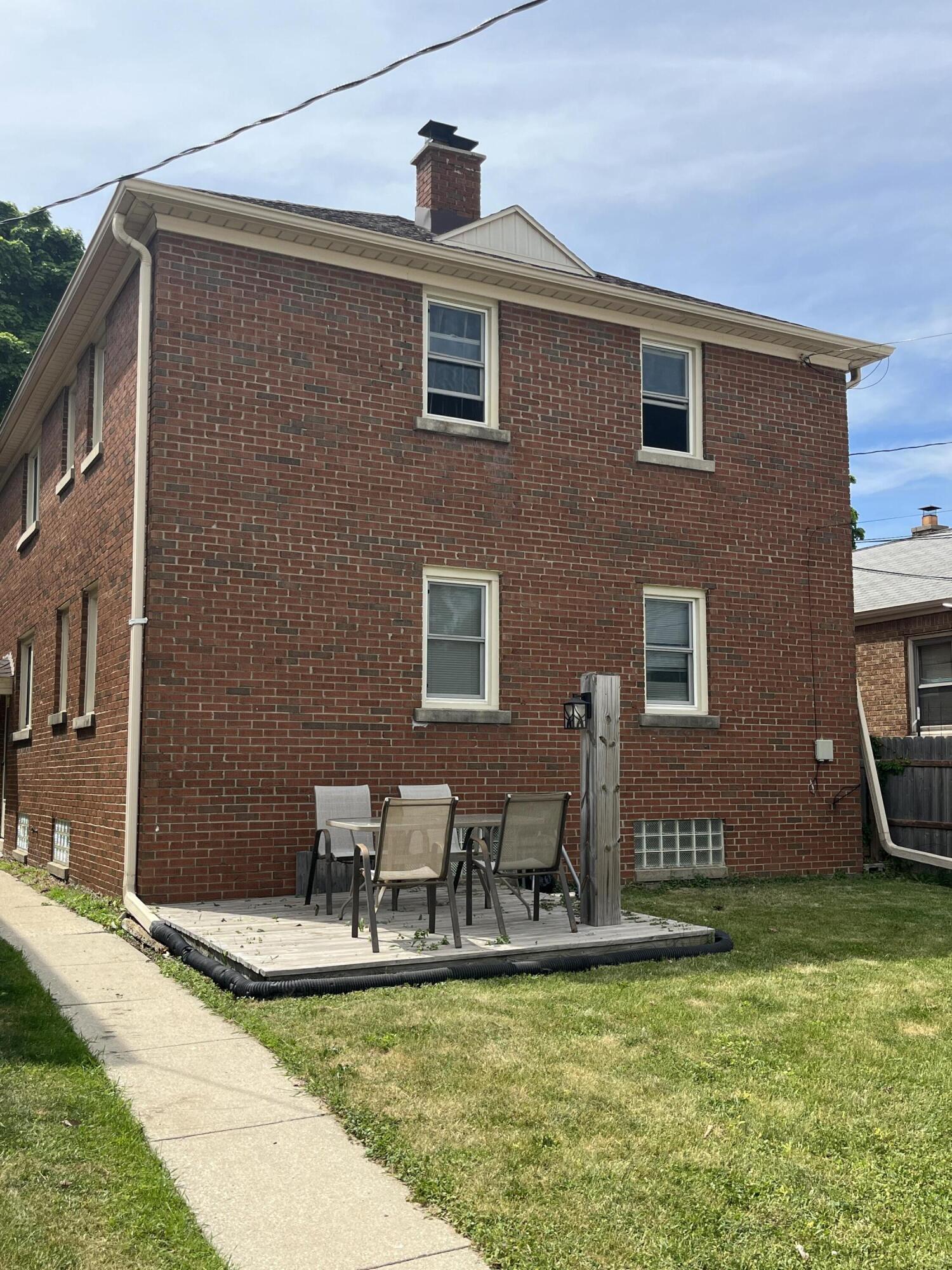 3924 South 2nd Street Milwaukee, WI 53207 - Photo 3 of 18 3924 S 2nd St B
