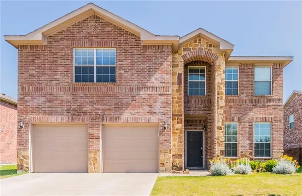 $2,795 | 560 Griffith Drive, Saginaw, TX 76179