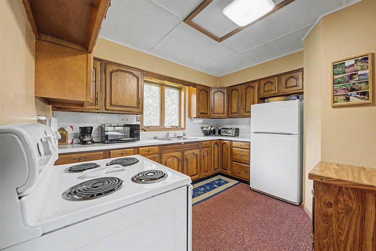 S2795 Natwick Road Westby, WI 54667 - Photo 7 of 29 Kitchen 2