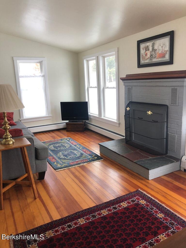 764 North Hoosac Road Williamstown, MA 01267 - Photo 3 of 17 Living room