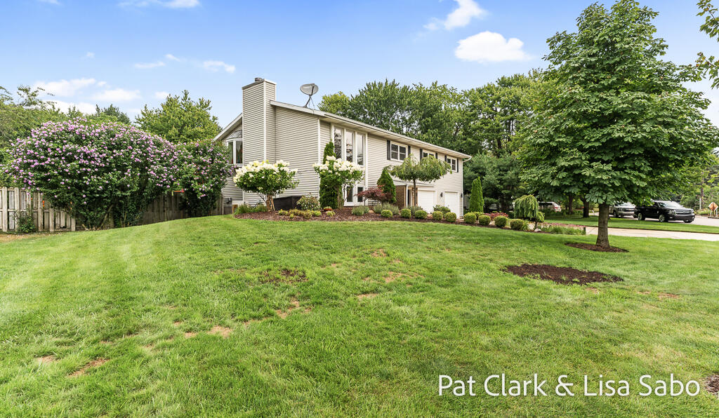 6061 Ridgeview Drive Muskegon, MI 49441 - Photo 3 of 66 6061Ridgeview-4LoRes