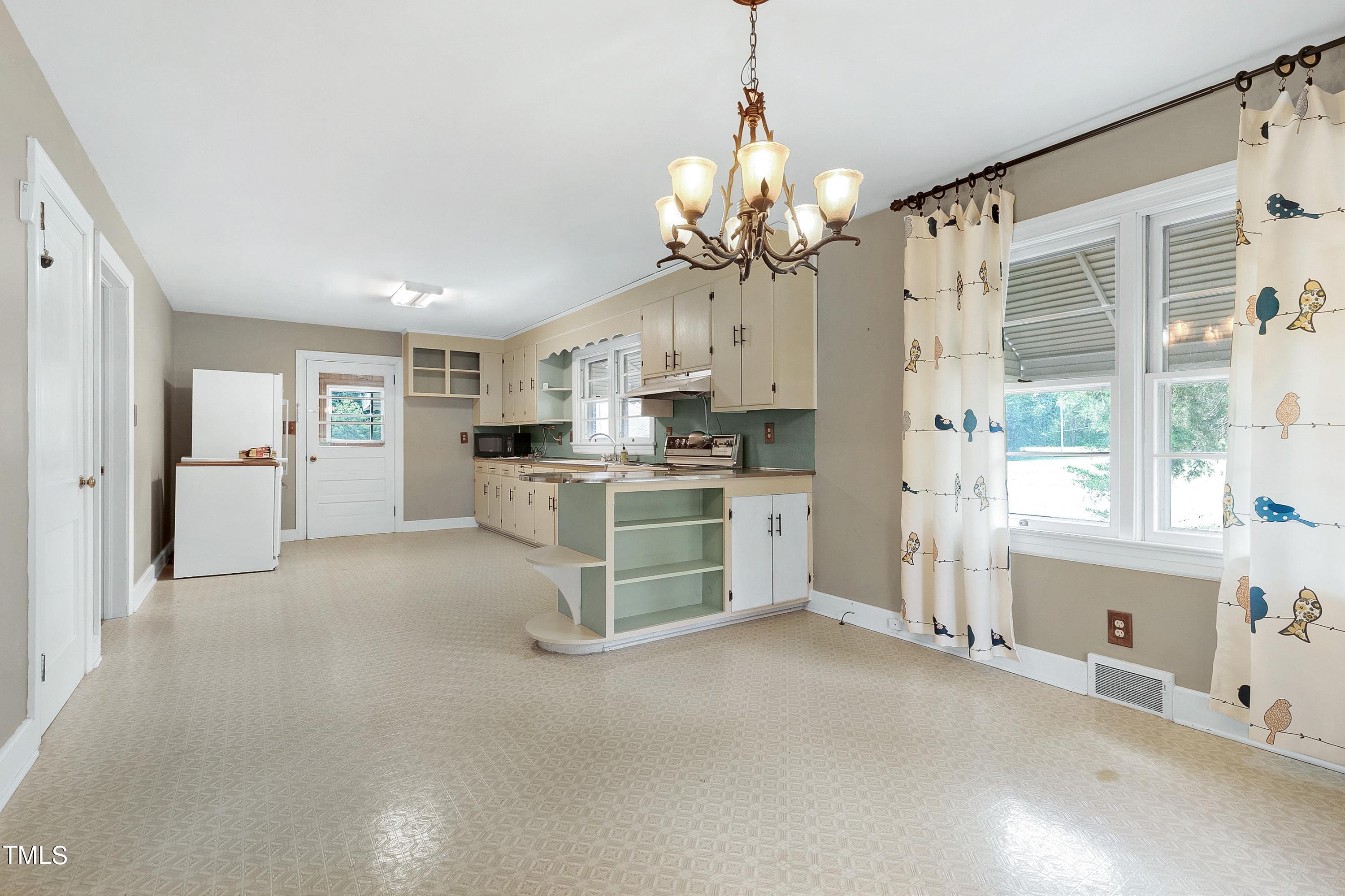 12300 Highway 39 Henderson, NC 27537 - Photo 16 of 60 Scene-12