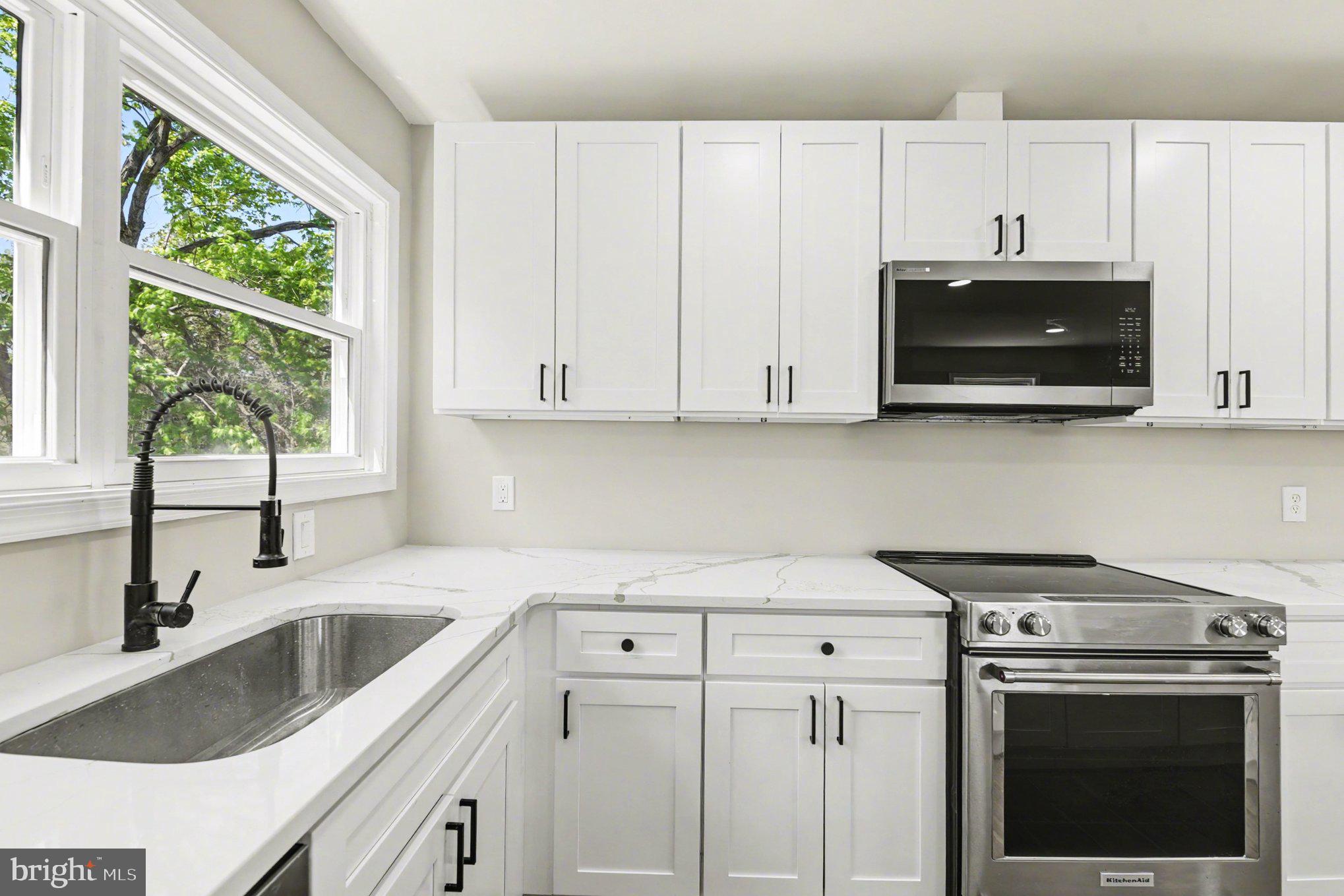 3010 Marlin Drive Riva, MD 21140 - Photo 5 of 26 Kitchen w/ SS Appliances