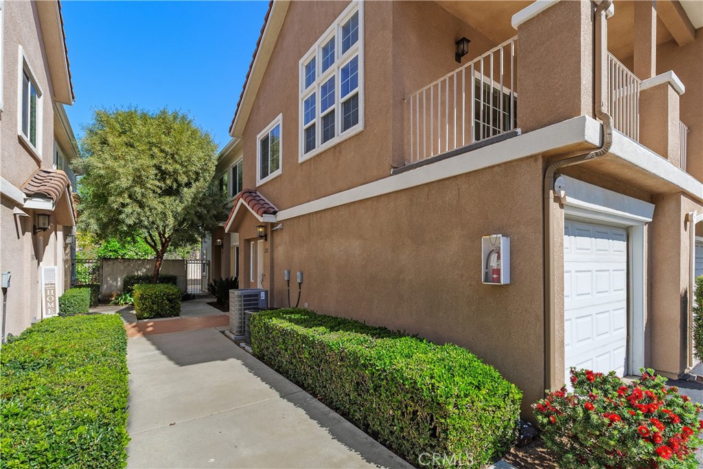 93 Kansas Street, Unit 202 Redlands, CA 92373 - Photo 4 of 40