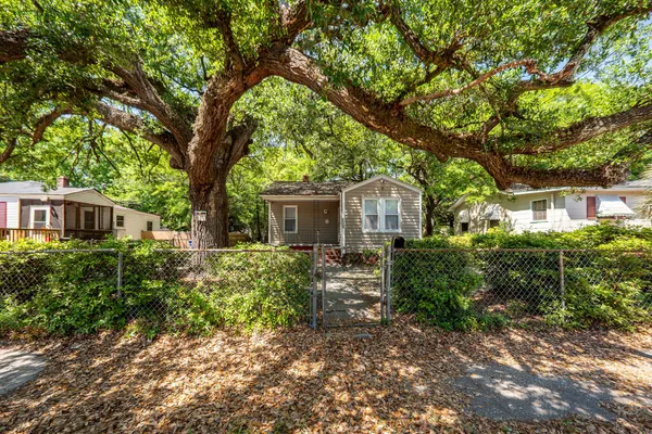 $1,695 | 2620 Woodlawn Avenue, North Charleston, SC 29405