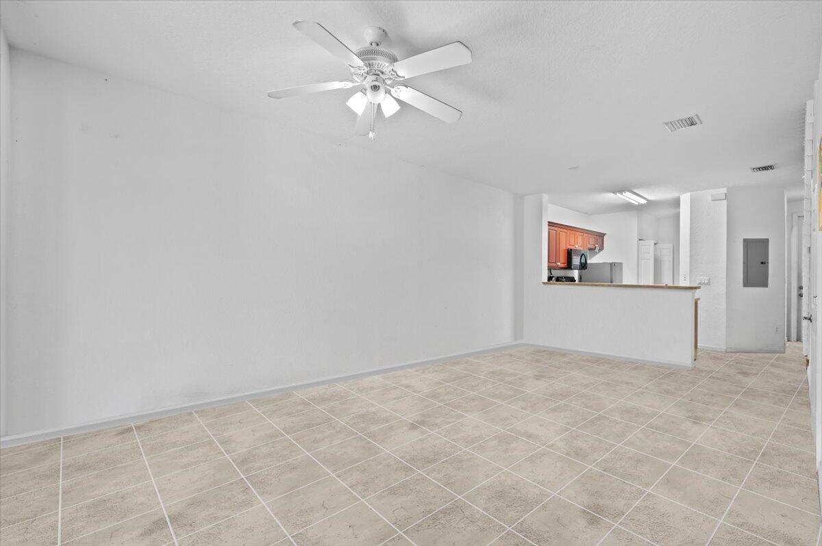 1905 Hibiscus Lane Riviera Beach, FL 33404 - Photo 14 of 26 28-LUX1122.jpg1