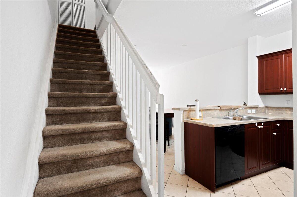 1905 Hibiscus Lane Riviera Beach, FL 33404 - Photo 15 of 26 17-LUX1067
