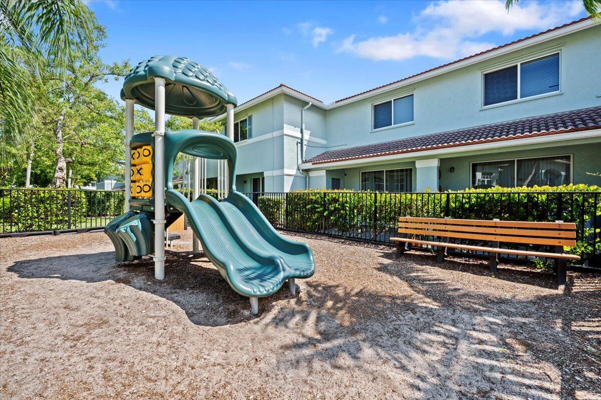 1905 Hibiscus Lane Riviera Beach, FL 33404 - Photo 21 of 26 36-LUX1167