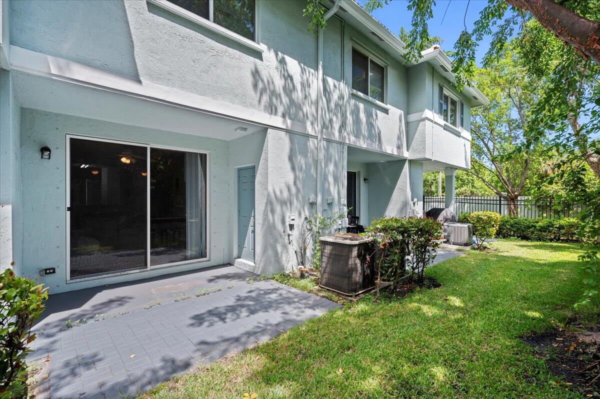 1905 Hibiscus Lane Riviera Beach, FL 33404 - Photo 9 of 26 15-LUX1047