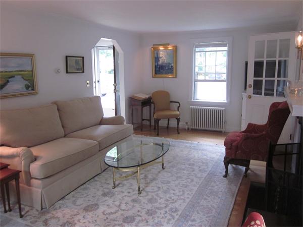 85 Mayflower Road Needham, MA 02492 - Photo 2 of 10