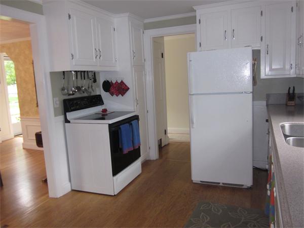 85 Mayflower Road Needham, MA 02492 - Photo 4 of 10