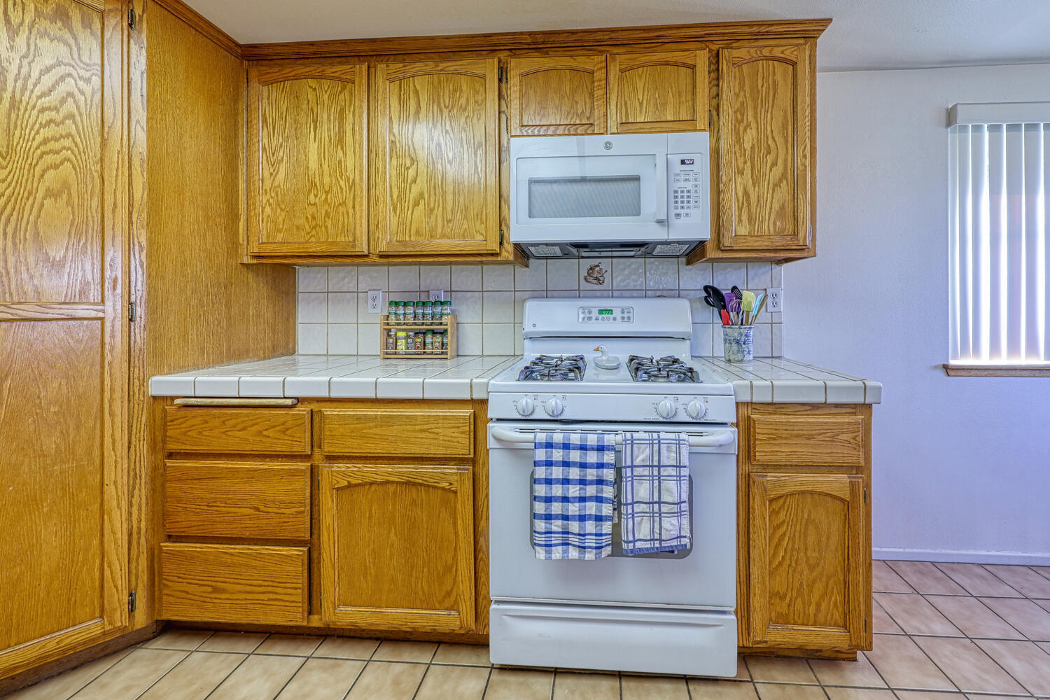 29180 North Lower Valley Road Tehachapi, CA 93561 - Photo 12 of 32 29180 N Lower Valley Rd-large-016-017-St