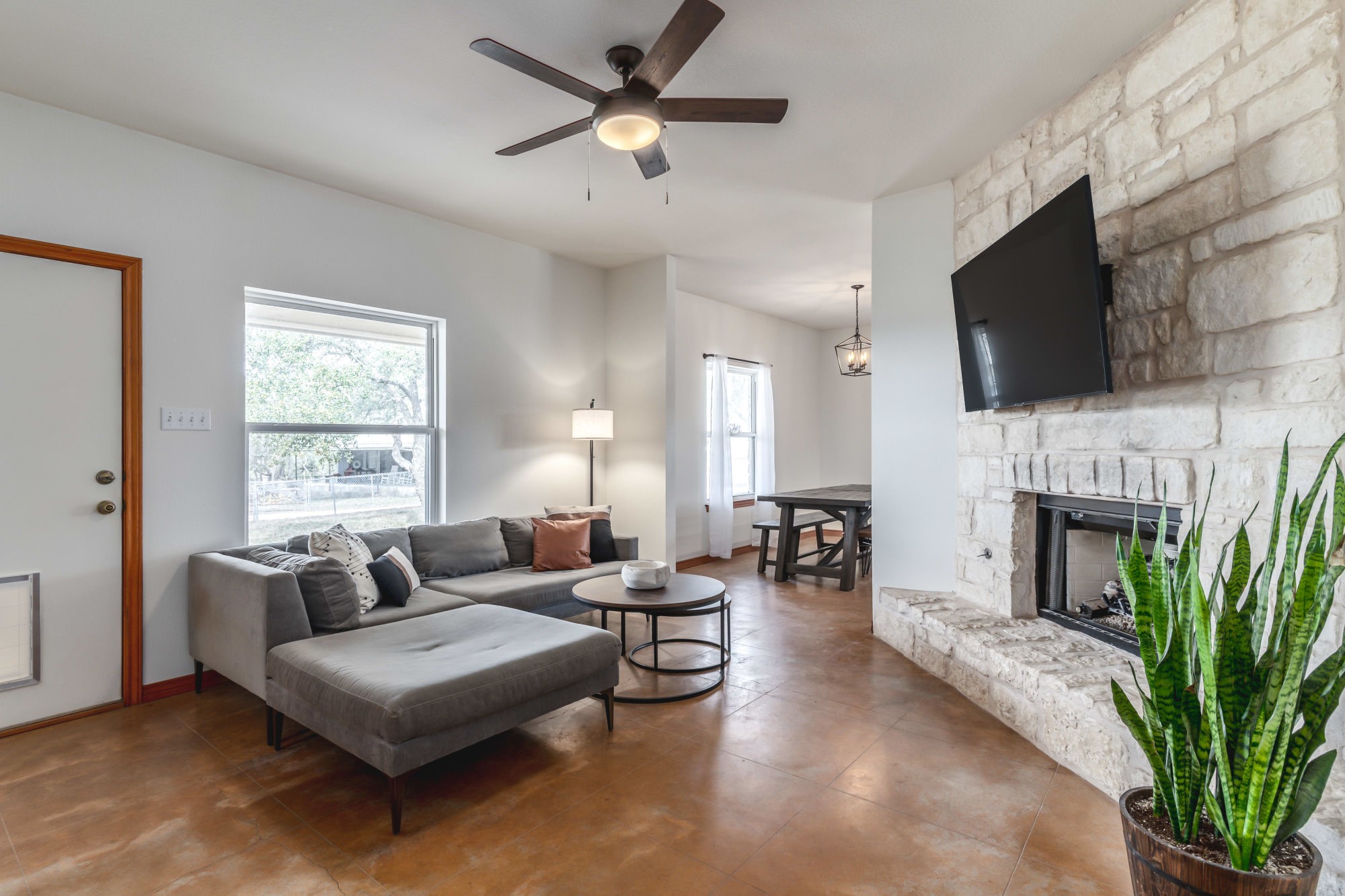 2551 Spring Valley Drive Dripping Springs, TX 78620 - Photo 4 of 28