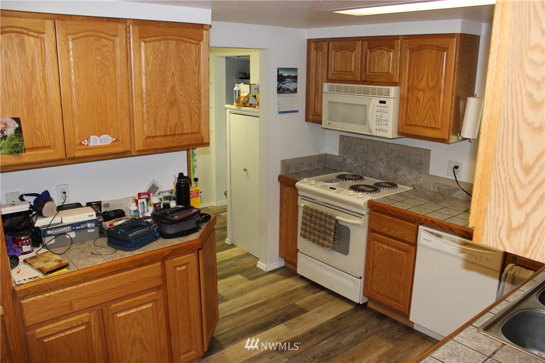 17238 Weaver Lane Southwest Rochester, WA 98579 - Photo 19 of 24 a kitchen with a stove and a microwave
