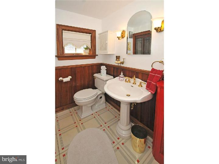 646 Croyden Road Cheltenham, PA 19012 - Photo 11 of 25 Bathroom
