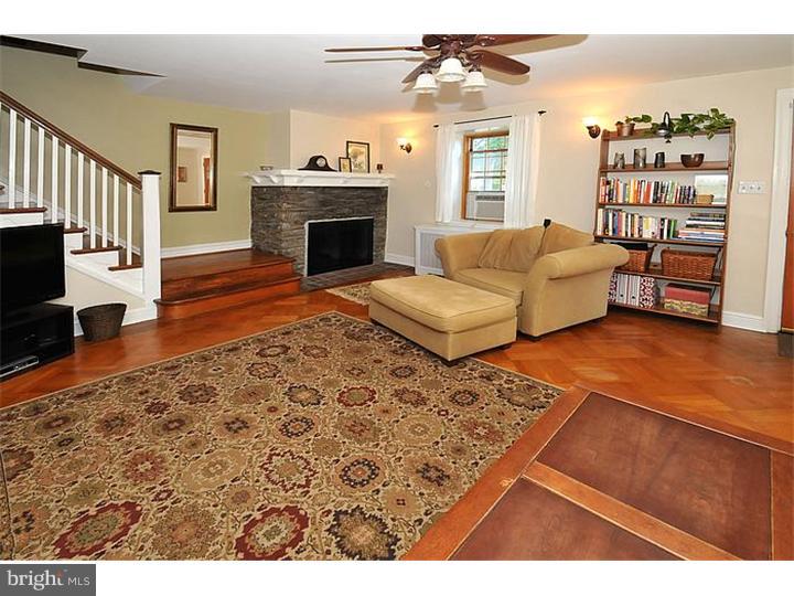 646 Croyden Road Cheltenham, PA 19012 - Photo 4 of 25 Living Room