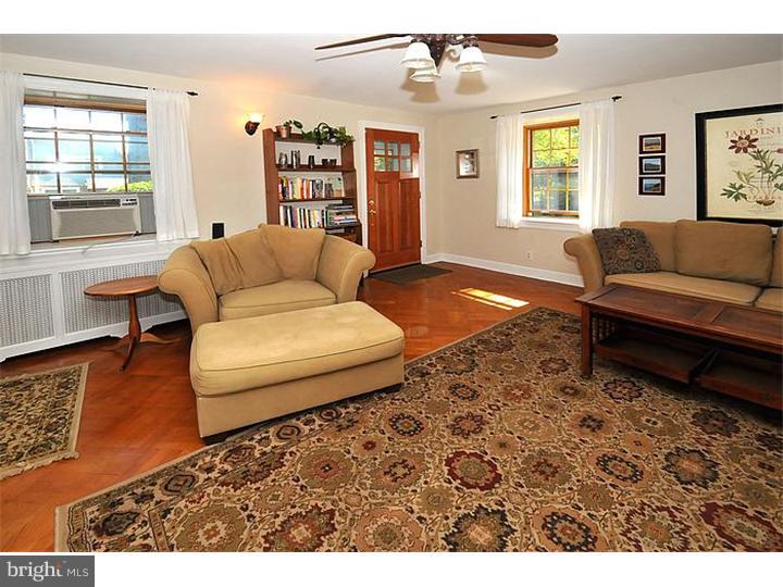 646 Croyden Road Cheltenham, PA 19012 - Photo 5 of 25 Living Room