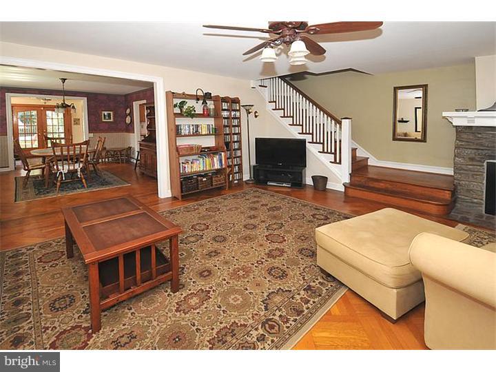 646 Croyden Road Cheltenham, PA 19012 - Photo 6 of 25 Living Room