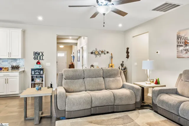 $475,000 | 105 Fawn Hill Drive, Simpsonville, SC 29681