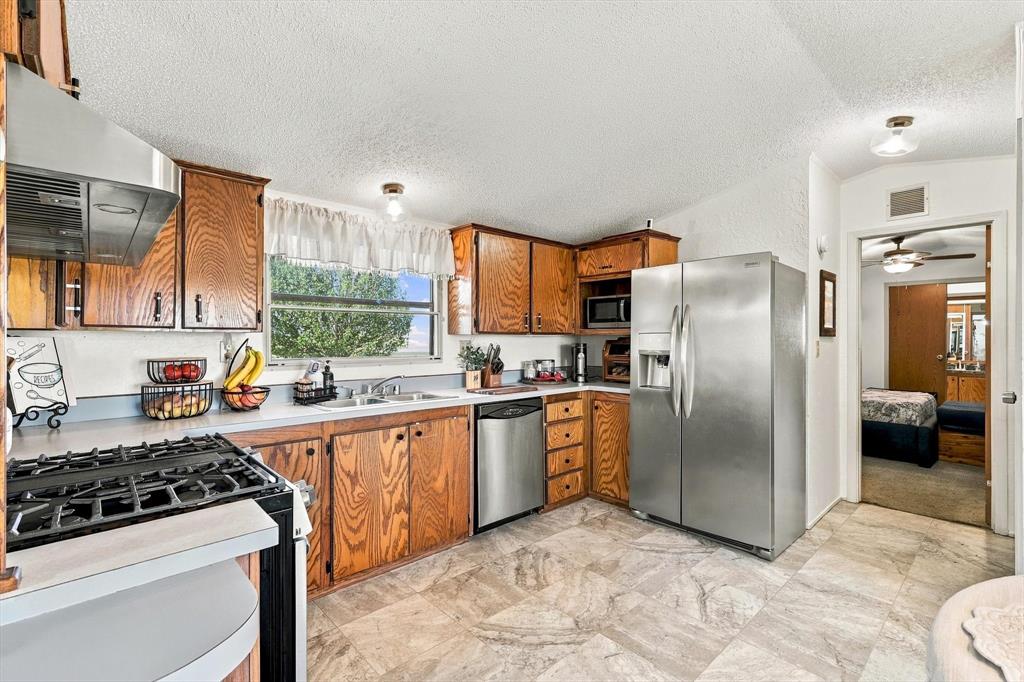 934 Elm Grove Road Valley View, TX 76272 - Photo 15 of 30 Gallery Image 15
