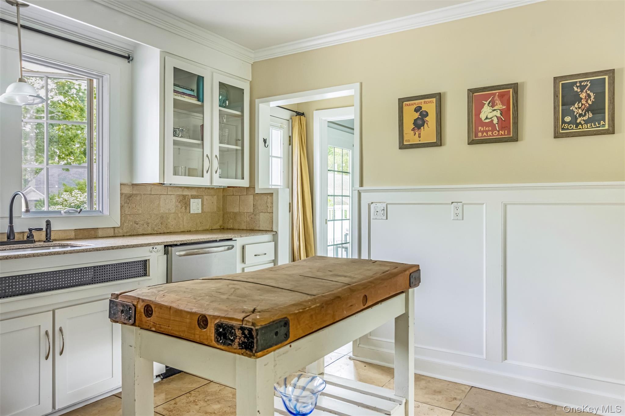 315 Wicks Road New Suffolk, NY 11956 - Photo 11 of 28 a kitchen with a stove a sink and a refrigerator