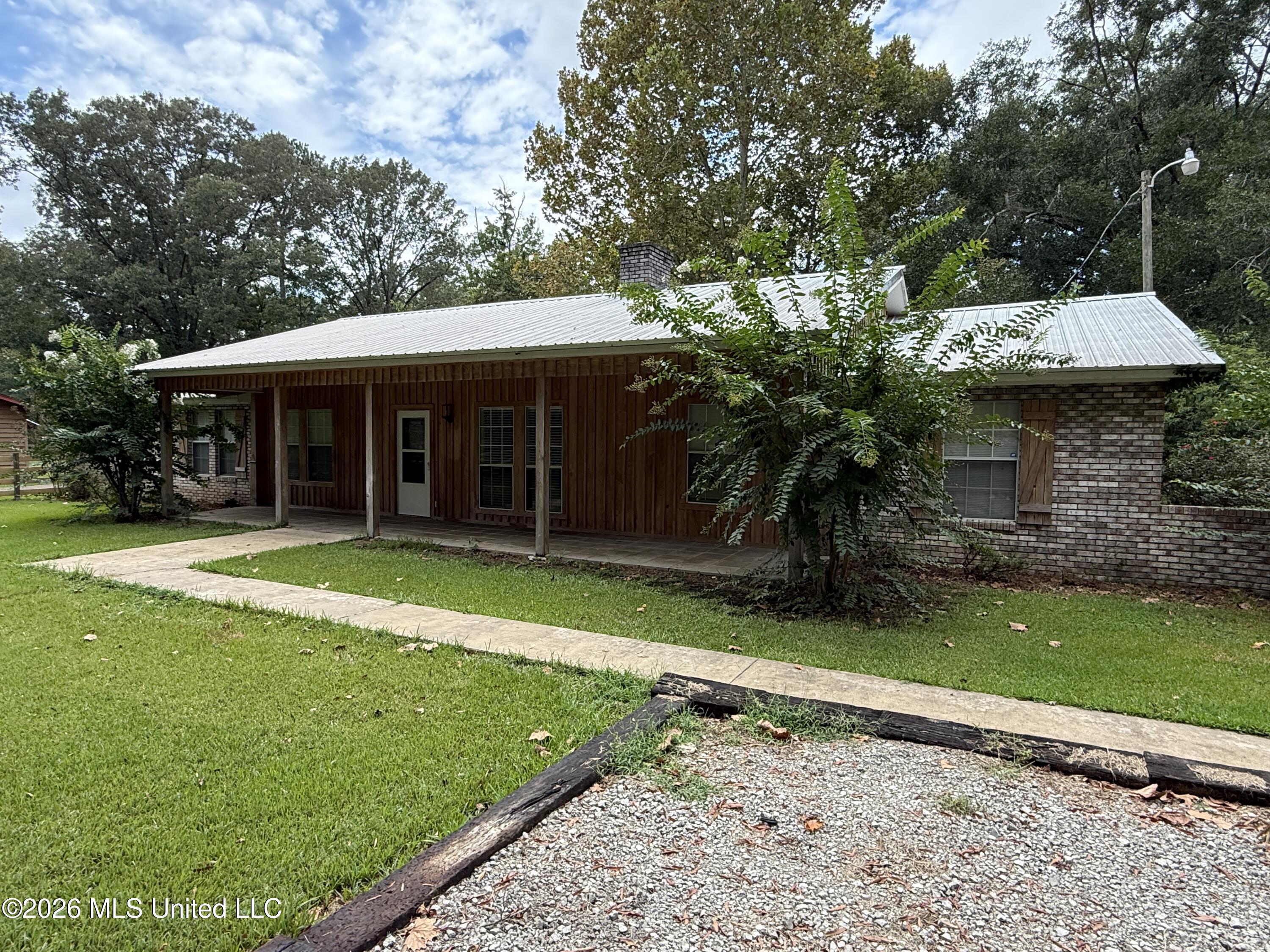 411 Drysdale Road Carthage, MS 39051 - Photo 2 of 39 IMG_6764