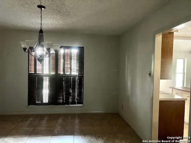 $368,750 | 40 Encino Loma, Beeville, TX 78102