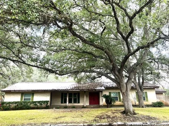 $368,750 | 40 Encino Loma, Beeville, TX 78102