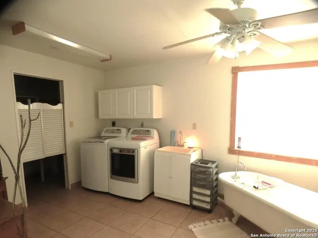 $368,750 | 40 Encino Loma, Beeville, TX 78102