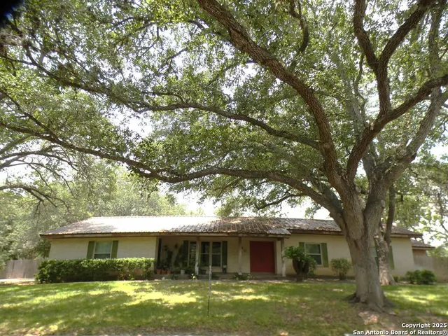$368,750 | 40 Encino Loma, Beeville, TX 78102