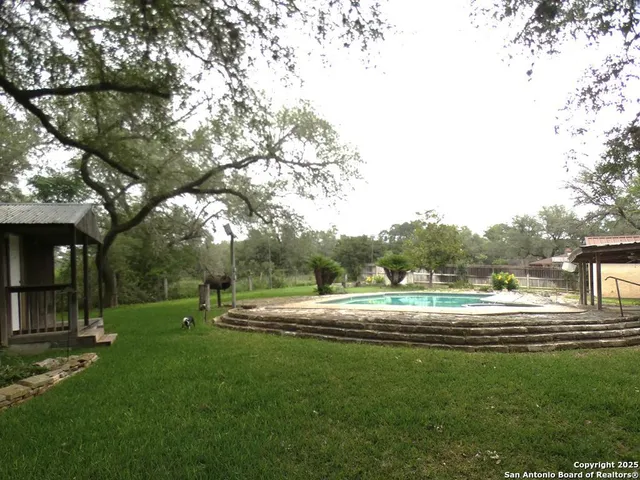 $368,750 | 40 Encino Loma, Beeville, TX 78102