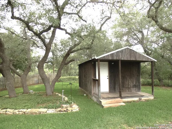 $368,750 | 40 Encino Loma, Beeville, TX 78102