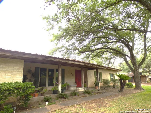 $368,750 | 40 Encino Loma, Beeville, TX 78102