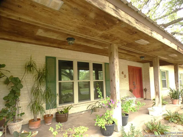 $368,750 | 40 Encino Loma, Beeville, TX 78102