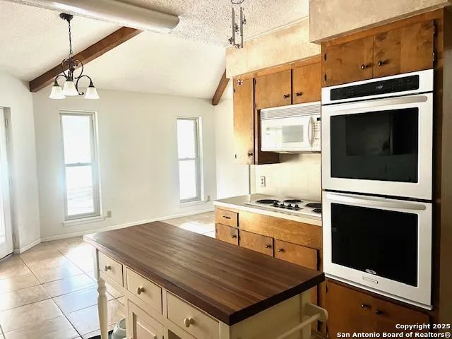 $368,750 | 40 Encino Loma, Beeville, TX 78102