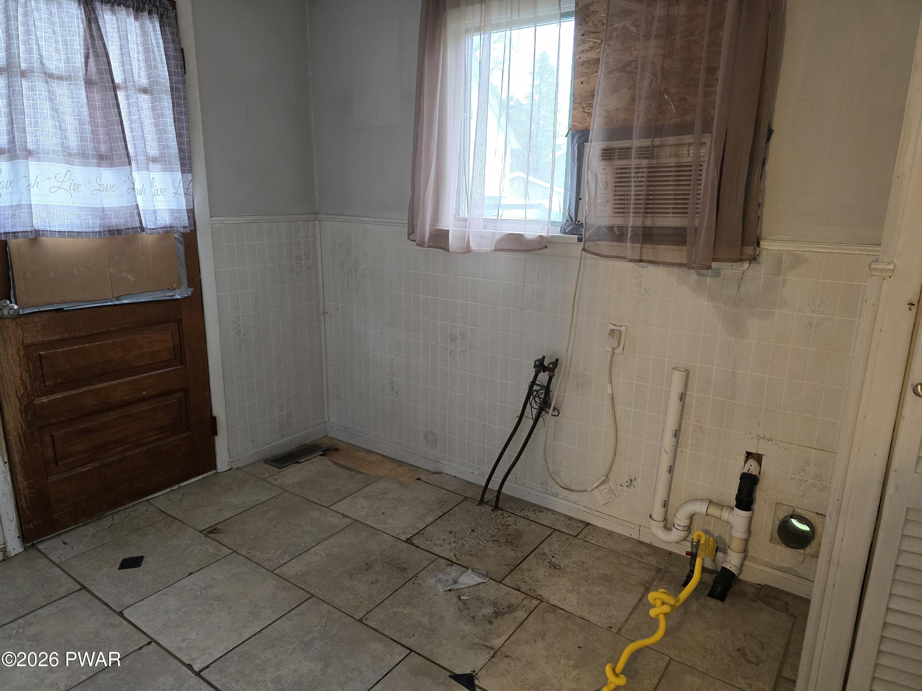 9 Glinko Street Scranton, PA 18504 - Photo 6 of 15
