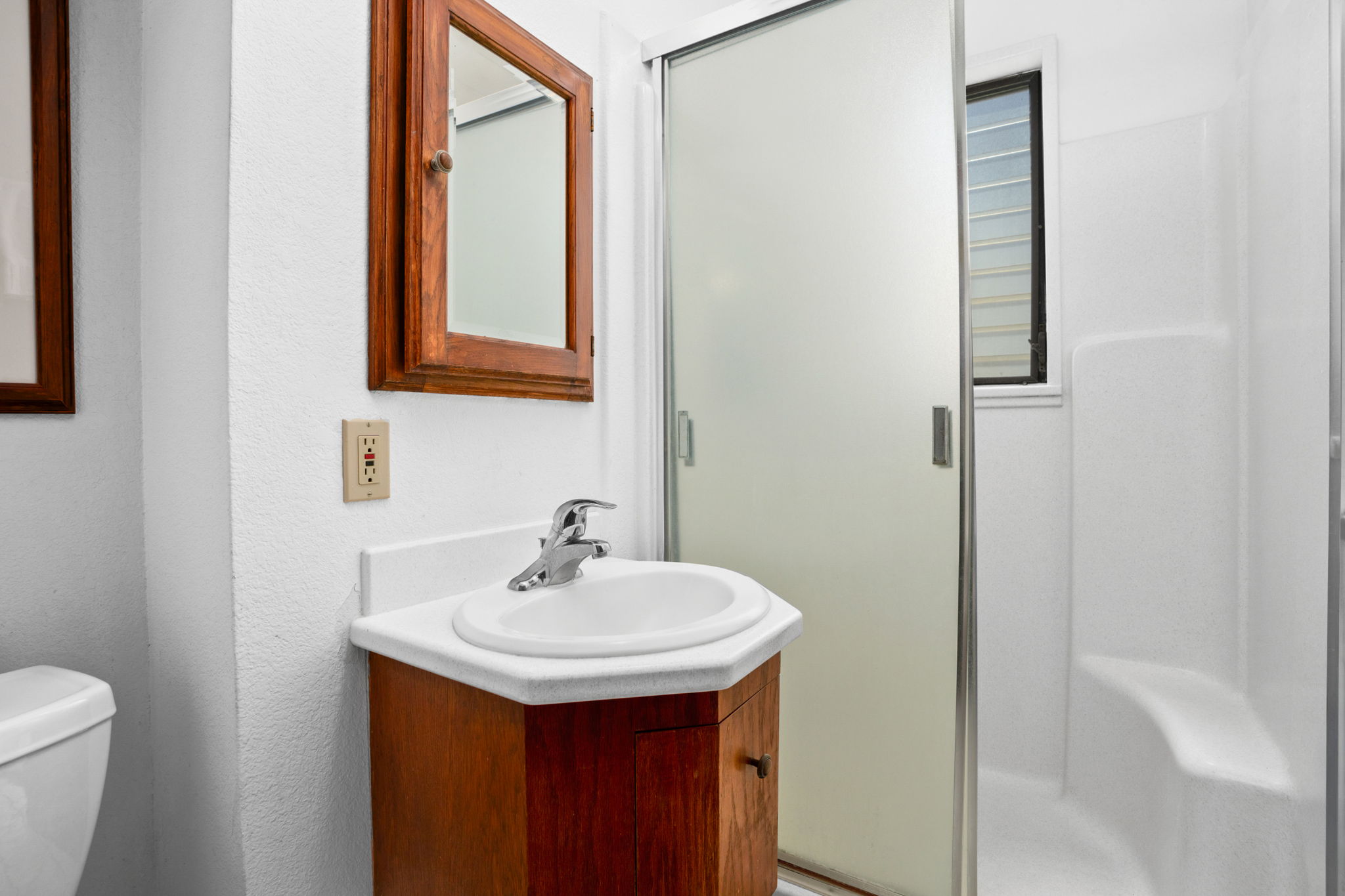 1870 Hoone Road, Unit 511 Koloa, HI 96756 - Photo 14 of 26 a bathroom with a sink and a mirror