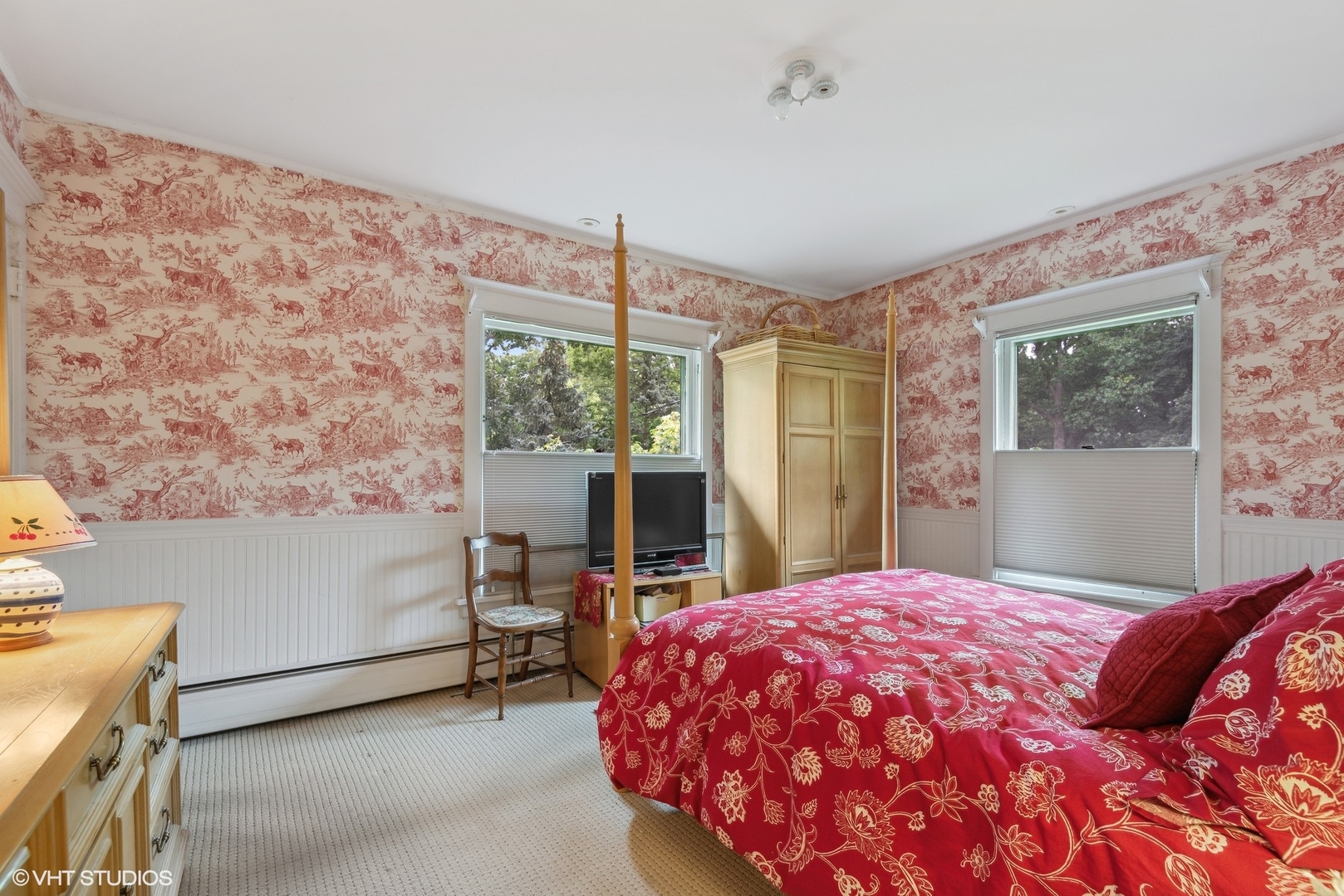 664 Lincoln Avenue Winnetka, IL 60093 - Photo 17 of 26 a bedroom with a large bed and a window