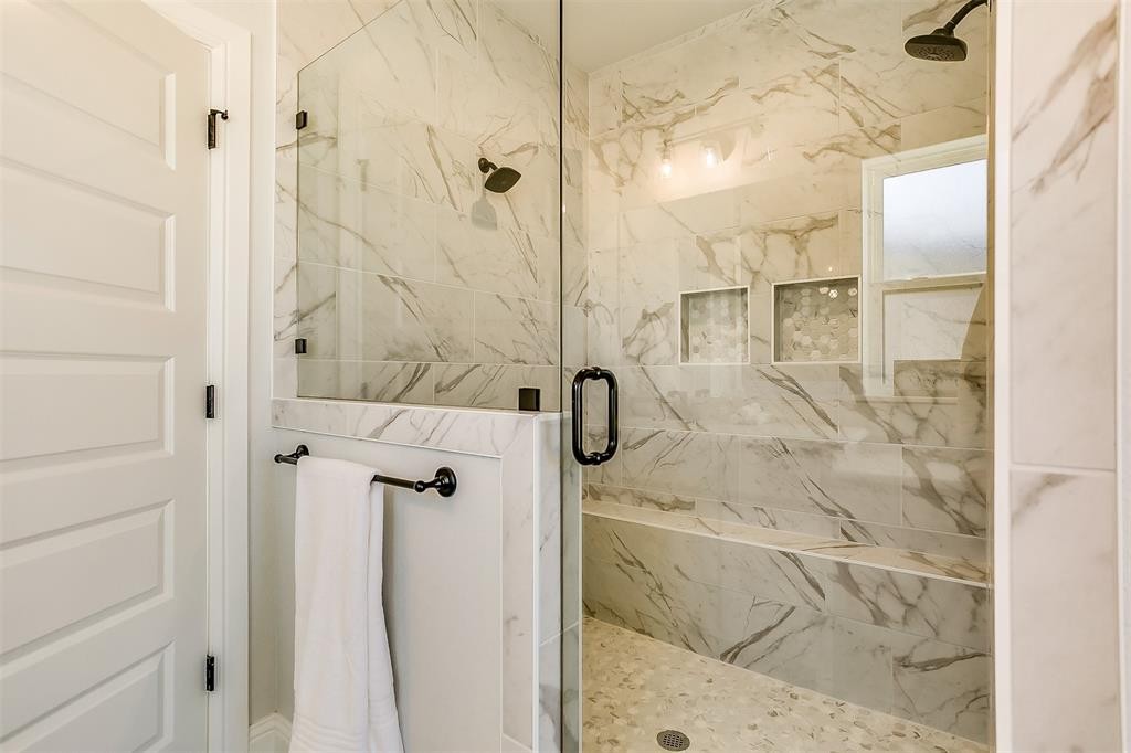 1526 Columbia Road Charlotte, TN 37036 - Photo 7 of 17 a bathroom with a shower
