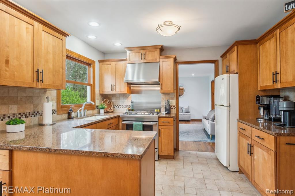 7589 McClements Road Brighton, MI 48114 - Photo 8 of 25
