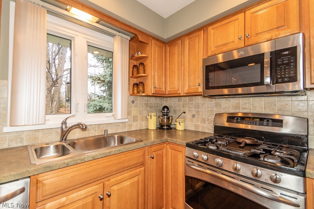 25921 Highland Road Cleveland, OH 44143 - Photo 6 of 28