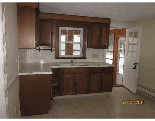 30 Cumberland Road East Providence, RI 02915 - Photo 4 of 11 Kitchen.