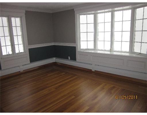 30 Cumberland Road East Providence, RI 02915 - Photo 7 of 11 Living Room.