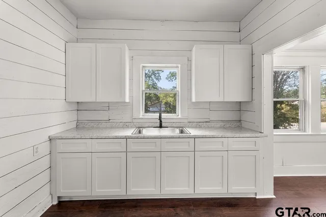 $130,000 | 241 Ayers Street, Frankston, TX 75763