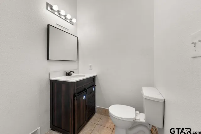 $130,000 | 241 Ayers Street, Frankston, TX 75763