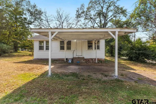 $130,000 | 241 Ayers Street, Frankston, TX 75763