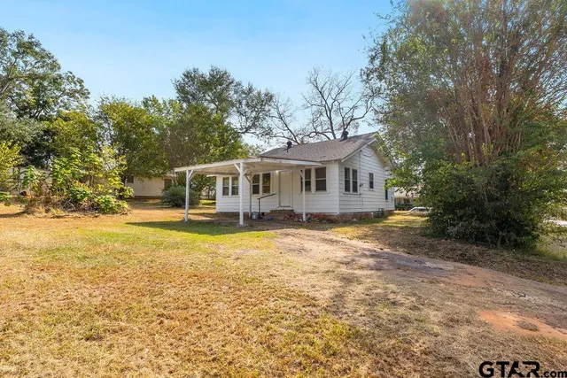 $130,000 | 241 Ayers Street, Frankston, TX 75763