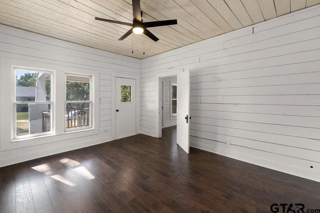 $130,000 | 241 Ayers Street, Frankston, TX 75763