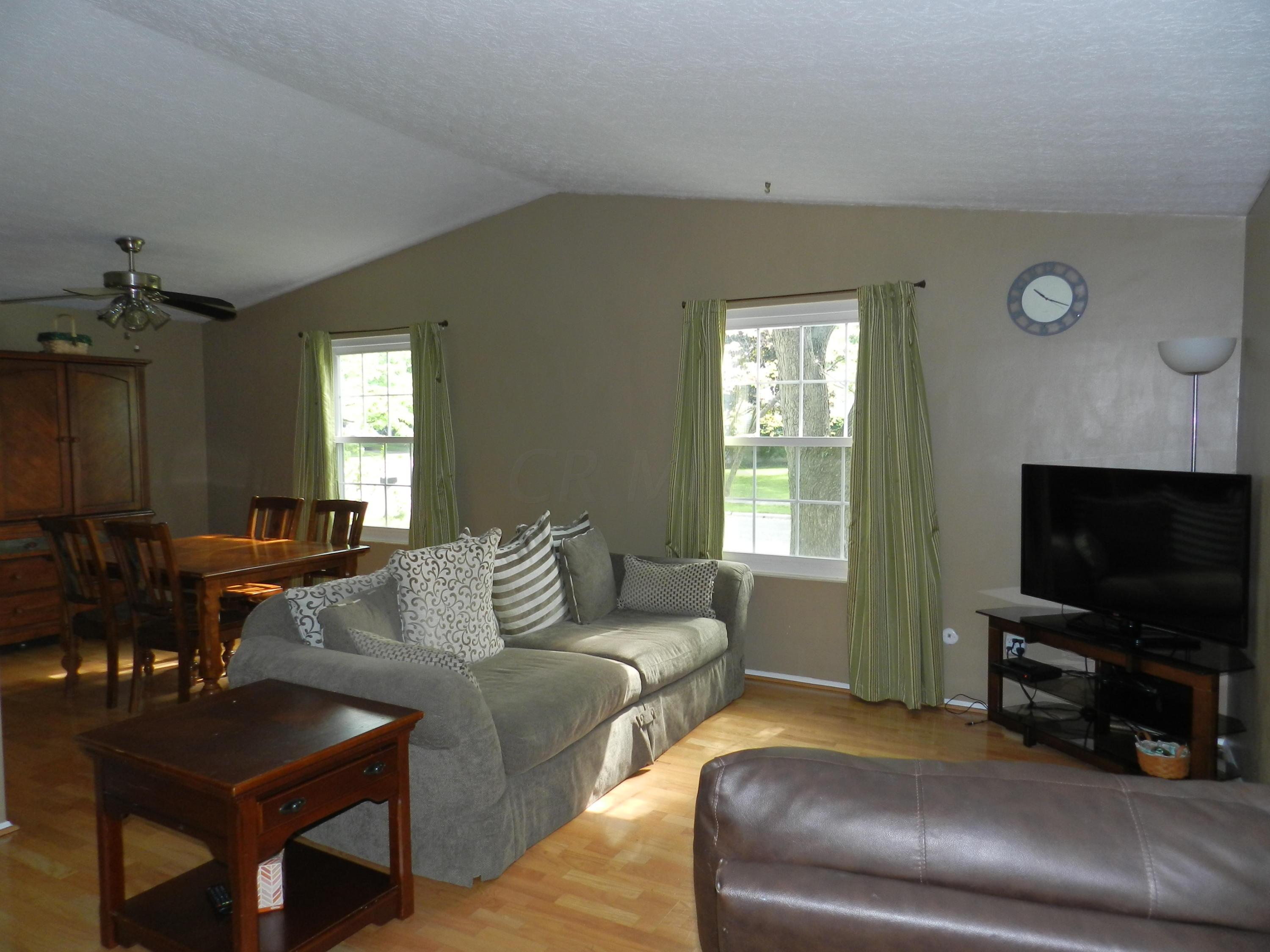 343 Timbercreek Road Reynoldsburg, OH 43068 - Photo 4 of 37