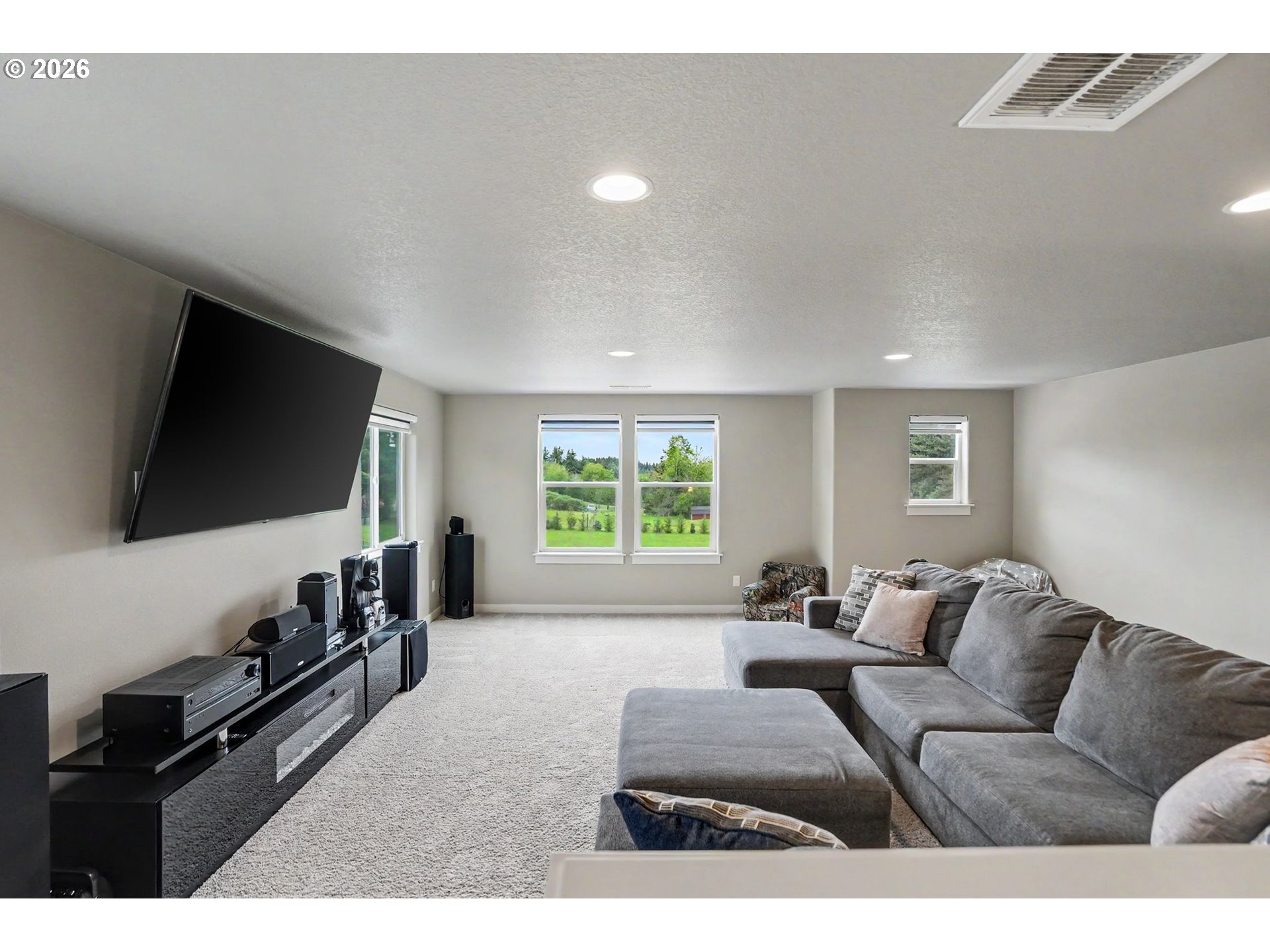 11862 Steinkamp Road Southeast Aumsville, OR 97325 - Photo 36 of 48 a living room with furniture and a flat screen tv